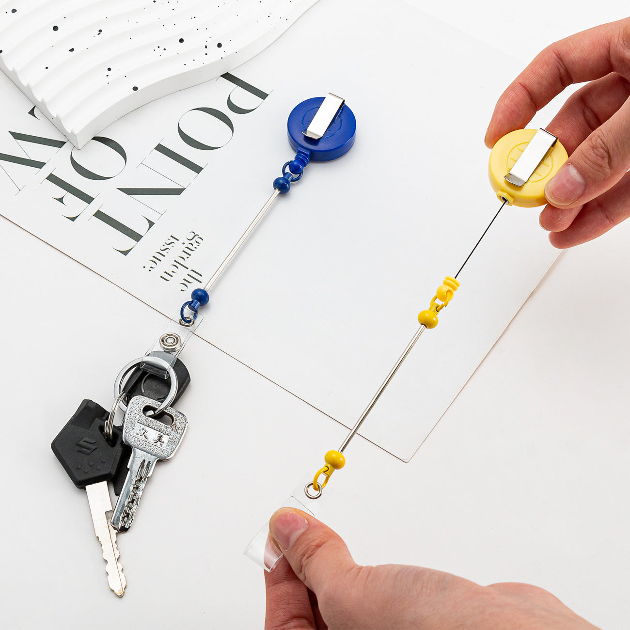 Card sleeve telescopic easy-to-pull buckle