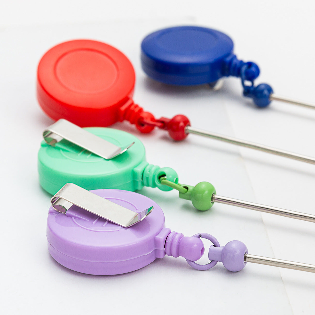 Card sleeve telescopic easy-to-pull buckle