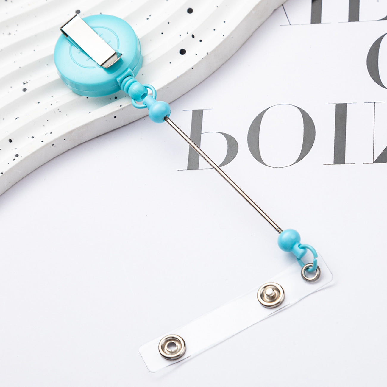 Card sleeve telescopic easy-to-pull buckle
